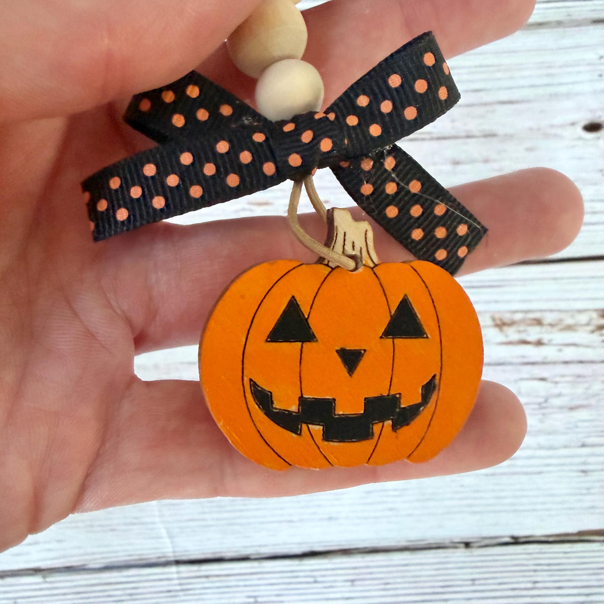 Retro Halloween Jack-o-lantern Mini Bead Loop